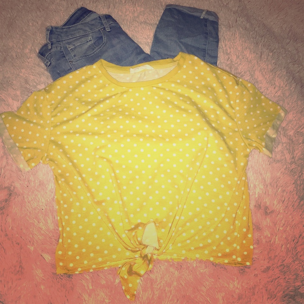Elodie 2/$25 🛍 Polka Dot Tie Front Crew Neck T-Shirt